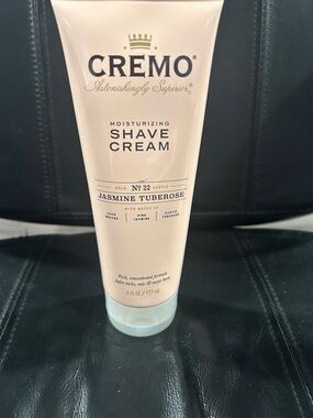 Cremo Jasmine Tuberose Moisturizing Shave Cream - Cream sealed